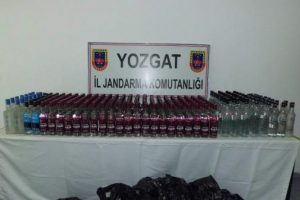 Yozgat'ta 324 şişe ka&ccedil;ak i&ccedil;ki ele ge&ccedil;irildi