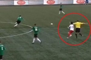 Hakem futbolcunun burnunu kırdı!
