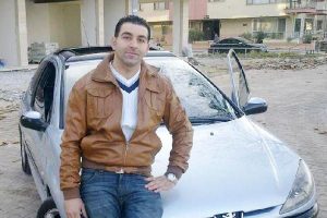 Park halindeki otomobile &ccedil;arpan motosikletli &ouml;ld&uuml;!