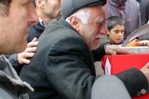 Bu acıya y&uuml;rek dayanmaz, ağabeyi de şehit olmuş