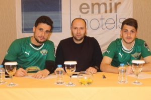 Akhisar'da imza şov!