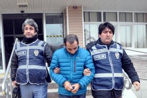 Yardım etme bahanesiyle 39 yaşlıyı dolandırdılar!