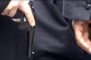 Hrant Dink i&ccedil;in y&uuml;r&uuml;yenlere silah &ccedil;ektiler