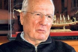 ''Kenan Evren apoletleriyle Bakanlar Kurulunu topluyordu...''