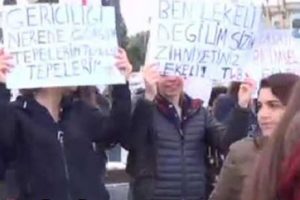 Liselilerden 'eteğime dokunma' eylemi