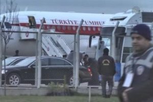 Başbakan Davutoğlu İngiltere'ye gitti