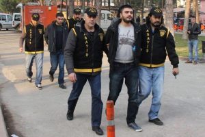 Minib&uuml;s gasp&ccedil;ısı, su&ccedil; makinesi &ccedil;ıktı!