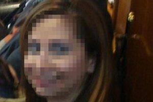 Karısını eski &ouml;ğrencisiyle bastı!