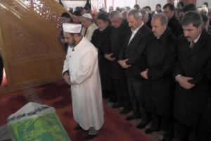 Zafer &Ccedil;ağlayan, Muş'ta &uuml;vey annesini toprağa verdi