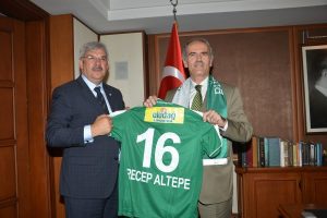Başkan Altepe'den kampanyaya 1000 forma
