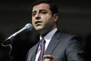 Demirtaş'tan 4 eski bakana 'evet' &ccedil;ağrısı
