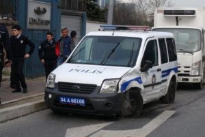 Taksi ile polis otomobili &ccedil;arpıştı!