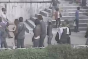 Rehber-hanut&ccedil;u kavgası kamerada