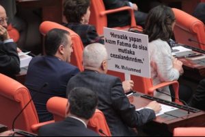 CHP'den hadisli pankart