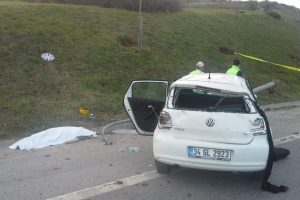 İstanbul'da feci kaza: 1 &ouml;l&uuml;, 2 yaralı