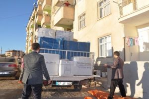 Madenci ailelerine yardımlar devam ediyor