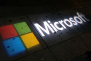 Microsoft ışıkla şarj olan telefon &uuml;zerinde &ccedil;alışıyor