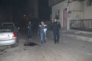 Sokak ortasında silahlı saldırıya uğradı
