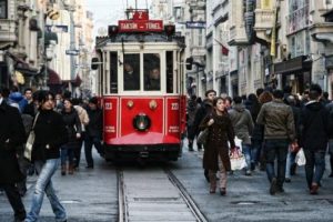 Toplum 'demokrasi yok' diyor