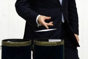 Egemen Bağış Meclis'te oyunu b&ouml;yle kullandı