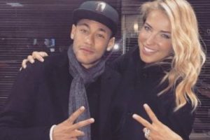 Neymar sorusu Burcu Esmersoy'u sinirlendirdi...