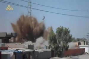 IŞİD yakıp yıkmaya devam ediyor! 19 evi bombaladılar!