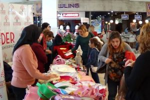 &Ccedil;ocuklar i&ccedil;in d&uuml;zenlenen kermese b&uuml;y&uuml;k ilgi