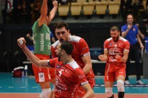 Halkbank liderliği zora soktu