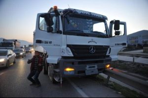 Bursa'da trafiği kilitleyen kaza!