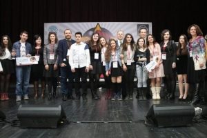 Nil&uuml;ferli karaokeciler &ouml;d&uuml;llerini aldı