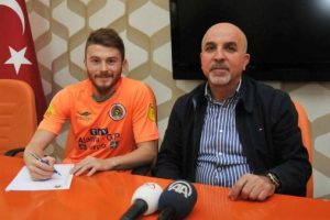 Fenerbah&ccedil;eli G&ouml;kay Alanyaspor'da