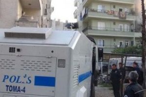 TOMA bu sefer yangını s&ouml;nd&uuml;rd&uuml;!