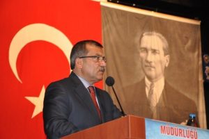 Polis 30 bin gen&ccedil;le y&uuml;z y&uuml;ze g&ouml;r&uuml;şt&uuml;