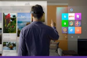 Microsoft'un yeni &uuml;r&uuml;n&uuml; 'HoloLens' g&ouml;r&uuml;c&uuml;ye &ccedil;ıktı!