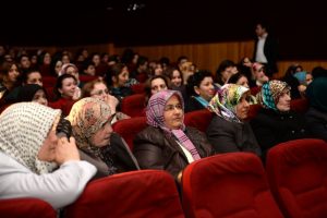 OSMEK kursiyerlerine Belediyeden sinema s&uuml;rprizi