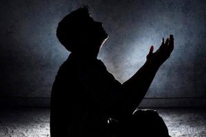 Baş ağrısını dua ile ge&ccedil;irme vaadiyle dolandırıldı