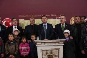IŞİD'den ka&ccedil;an T&uuml;rkmenlerle basın toplantısı