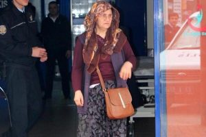 Bı&ccedil;akla yaraladığı komşusunu tacizle su&ccedil;ladı