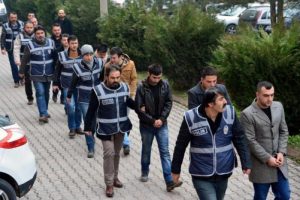 Karab&uuml;k'te ihale kavgası: 4 yaralı, 9 g&ouml;zaltı