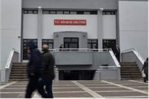 Dinleme skandalındaki kilit isim teslim oldu