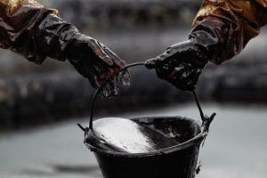 &Uuml;retim kısılmazsa petrol fiyatları...
