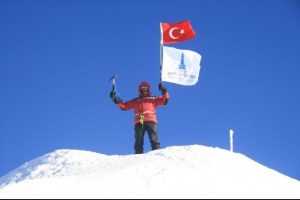 T&uuml;rk bayrağı Avrupa'nın zirvesinde