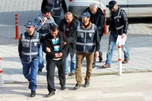 Marmaris'te sahte ve g&uuml;mr&uuml;k ka&ccedil;ağı i&ccedil;ki ele ge&ccedil;irildi