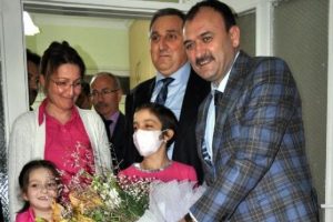 L&ouml;semi hastası Burcu, karnesini evinde aldı