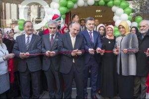 Kadınlar hem &uuml;retecek hem satacak