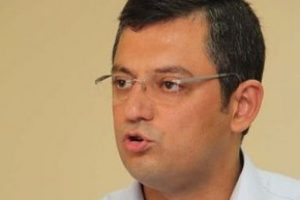 Mahkumlar n&ouml;betleşe uyuyup, nefes alıyorlar