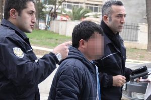 Silahla yakalanan gence adli kontrol