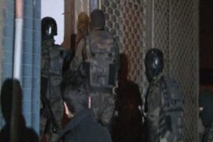 Kocasından işkence g&ouml;ren kadını &ouml;zel harekat timleri kurtardı