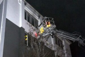Tekstil at&ouml;lyesinde yangın: 2 &ouml;l&uuml;