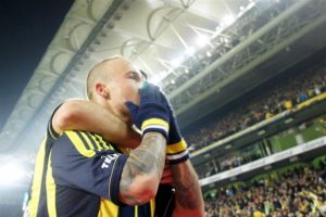 "Lig bitince atla gel!"